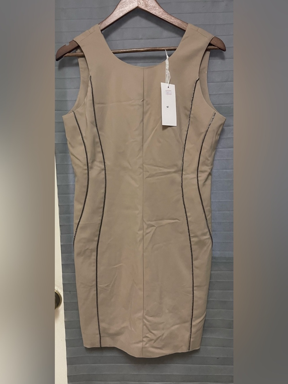 Lucy Paris Beige sleeveless sheath dress size medium